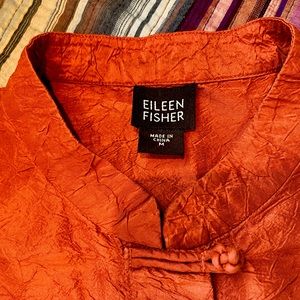 Eileen Fisher sz M crepe silk blouse/top with frog button closures.